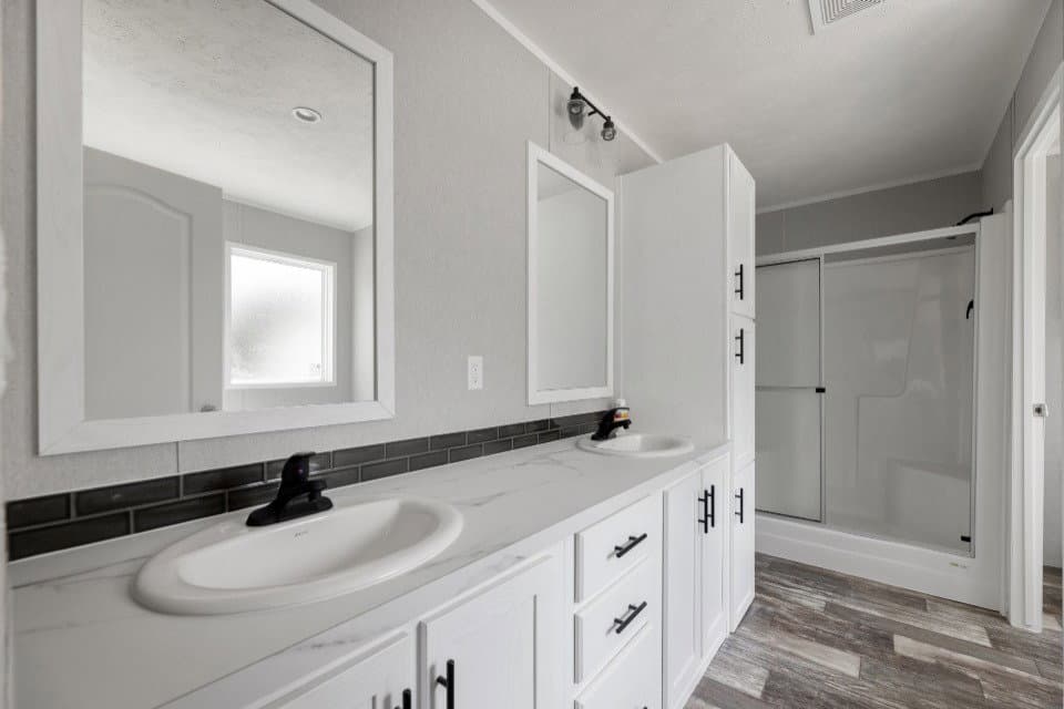 Verde ranch 28523n bathroom home features
