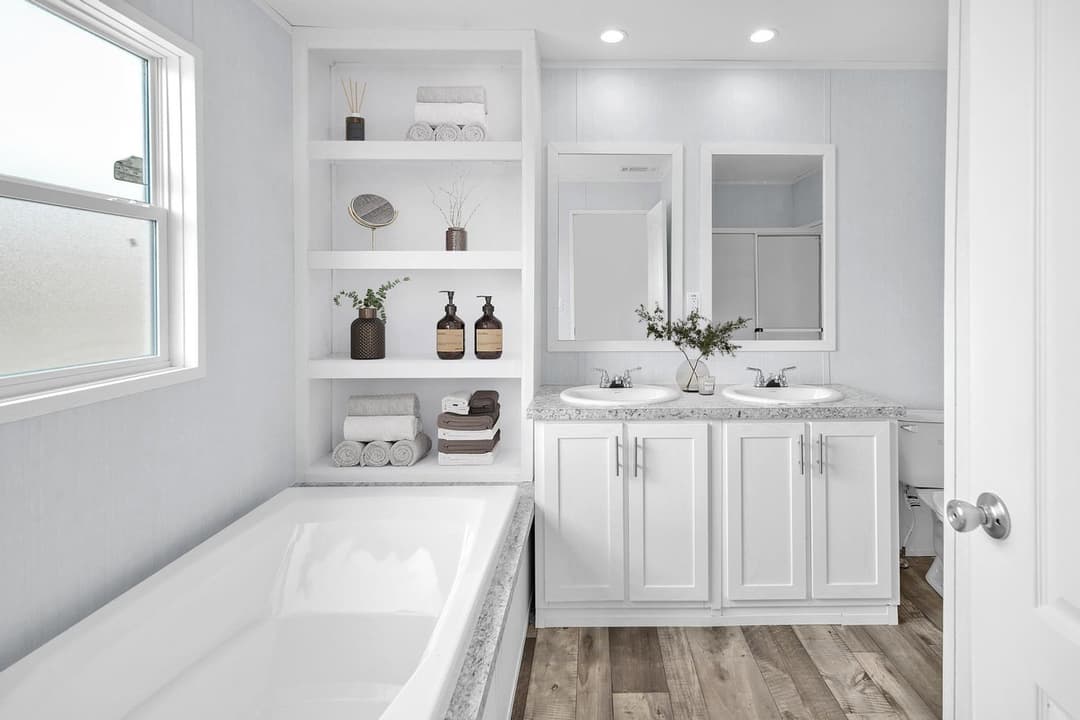 Alamo lite 16763s bathroom home features
