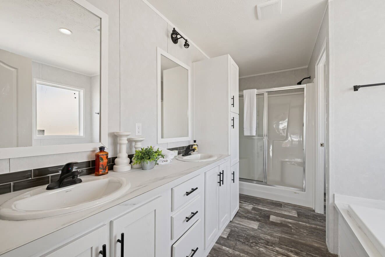 Verde ranch 28563n bathroom home features