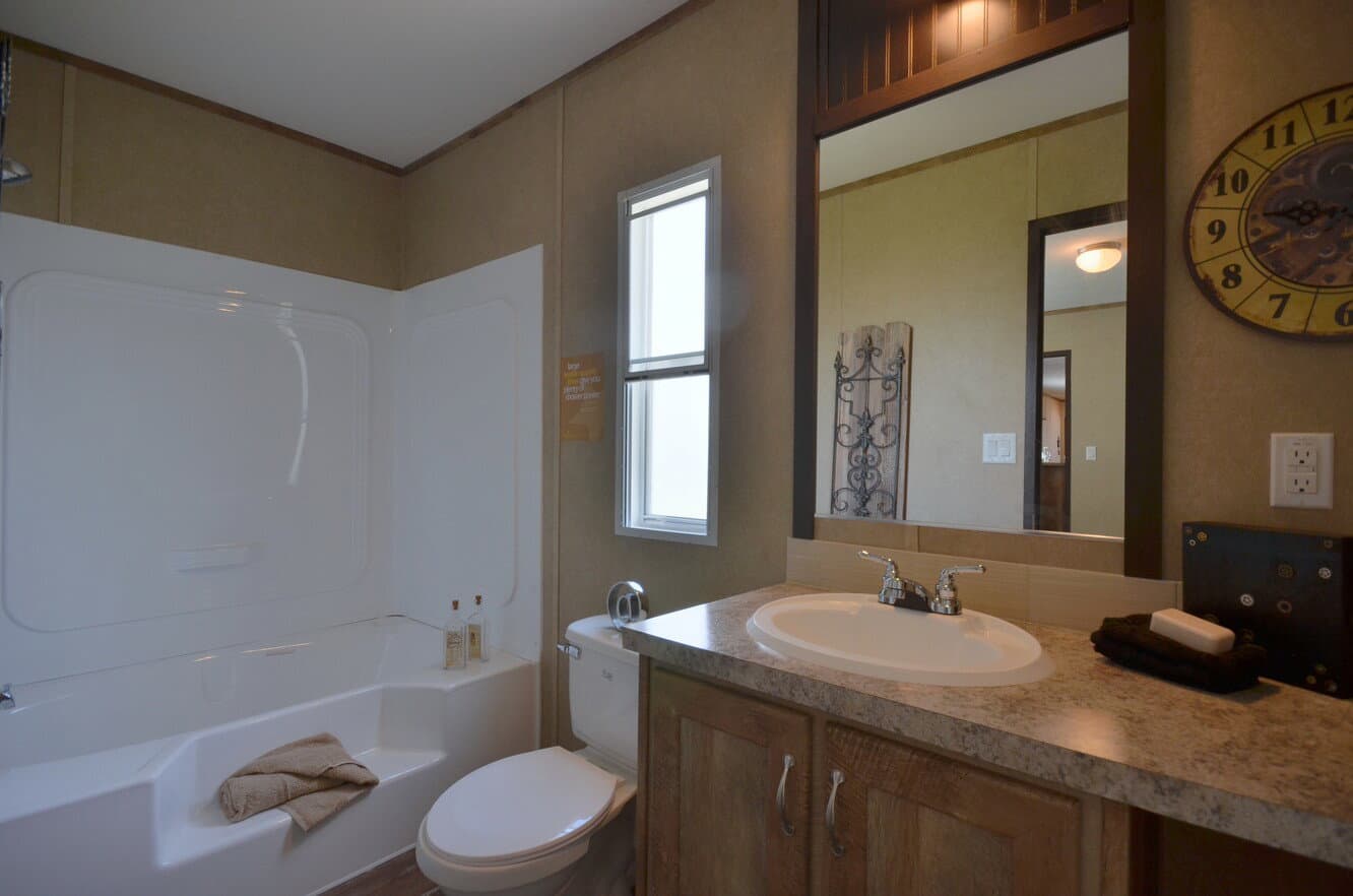 Alamo lite 16562t bathroom home features