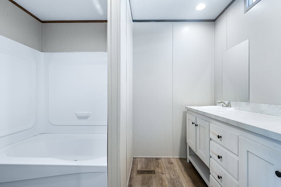Select 16723b bathroom home features