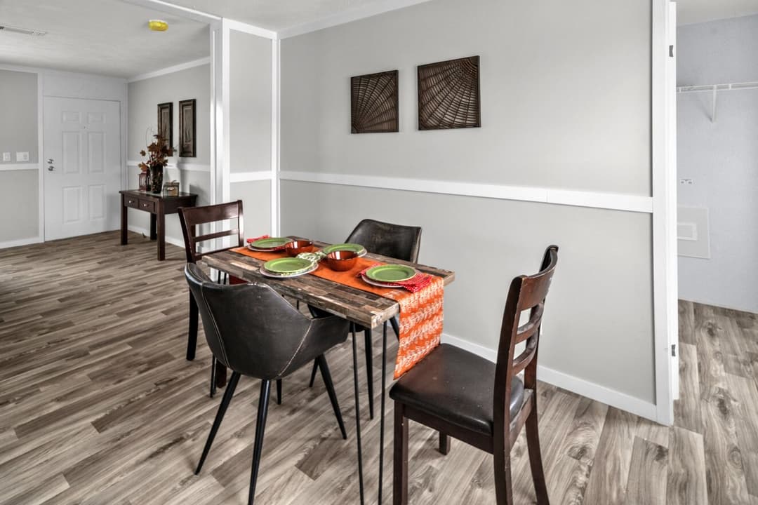 Valu 28483u interior home features