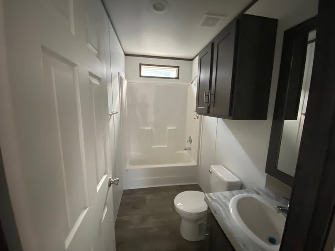 Pinnacle 28523f bathroom home features