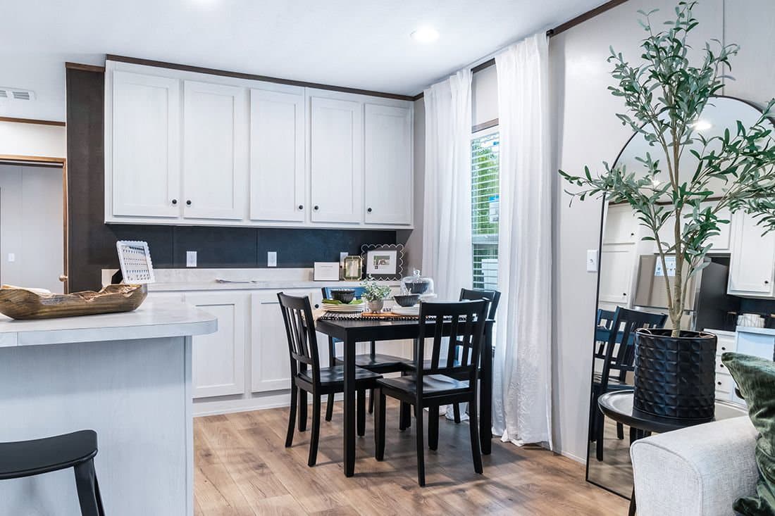 Select 16562a interior home features