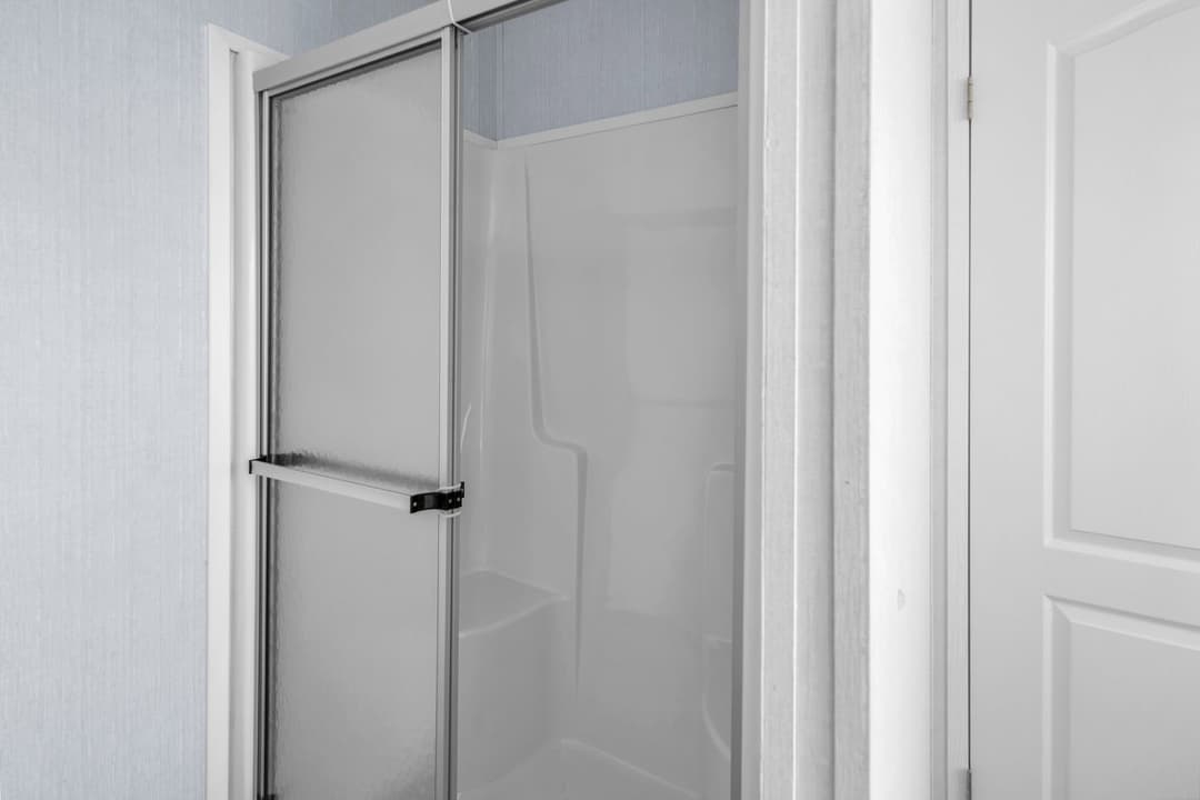 Alamo lite 16763r bathroom home features