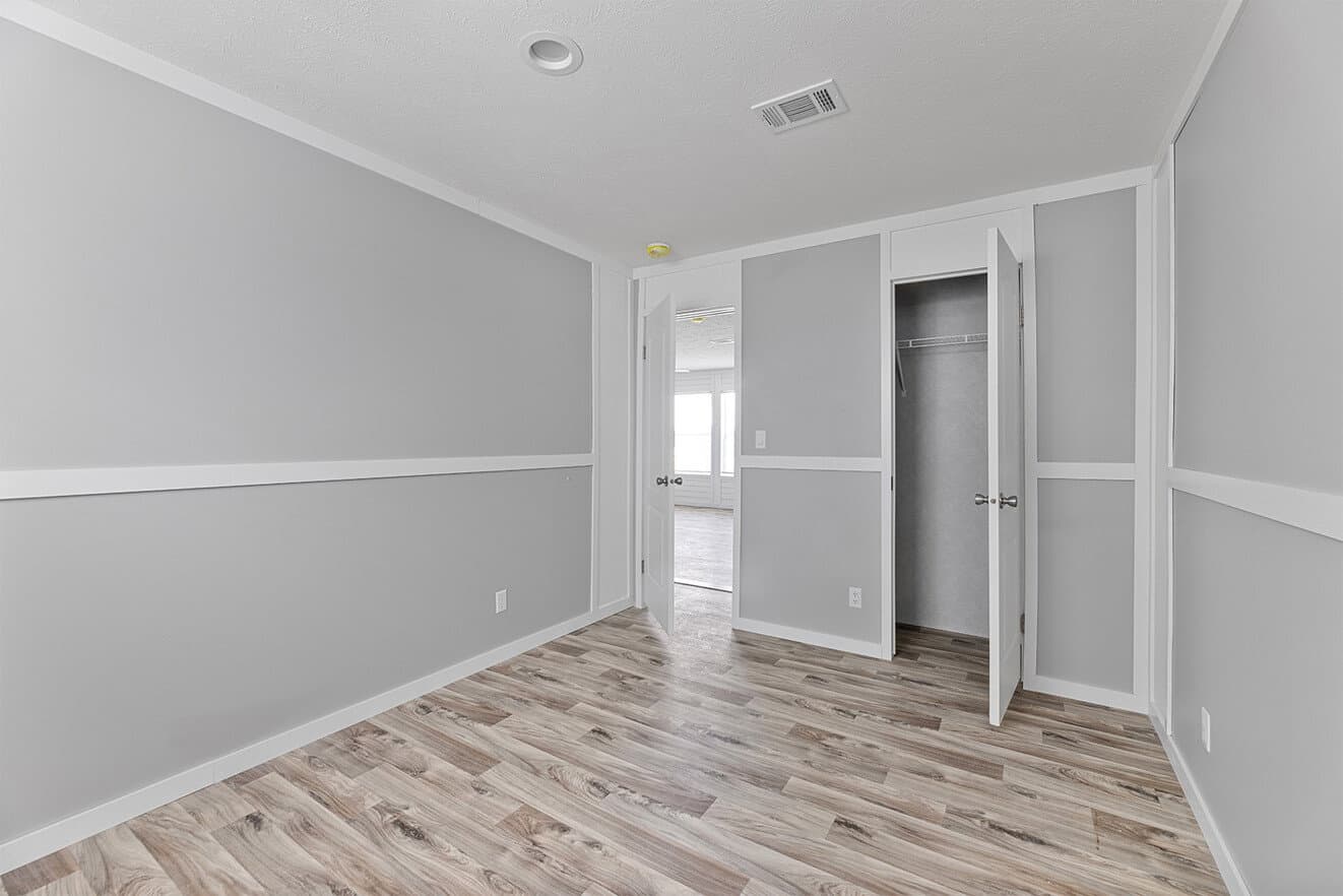 Valu maxx premier 32684e bedroom home features