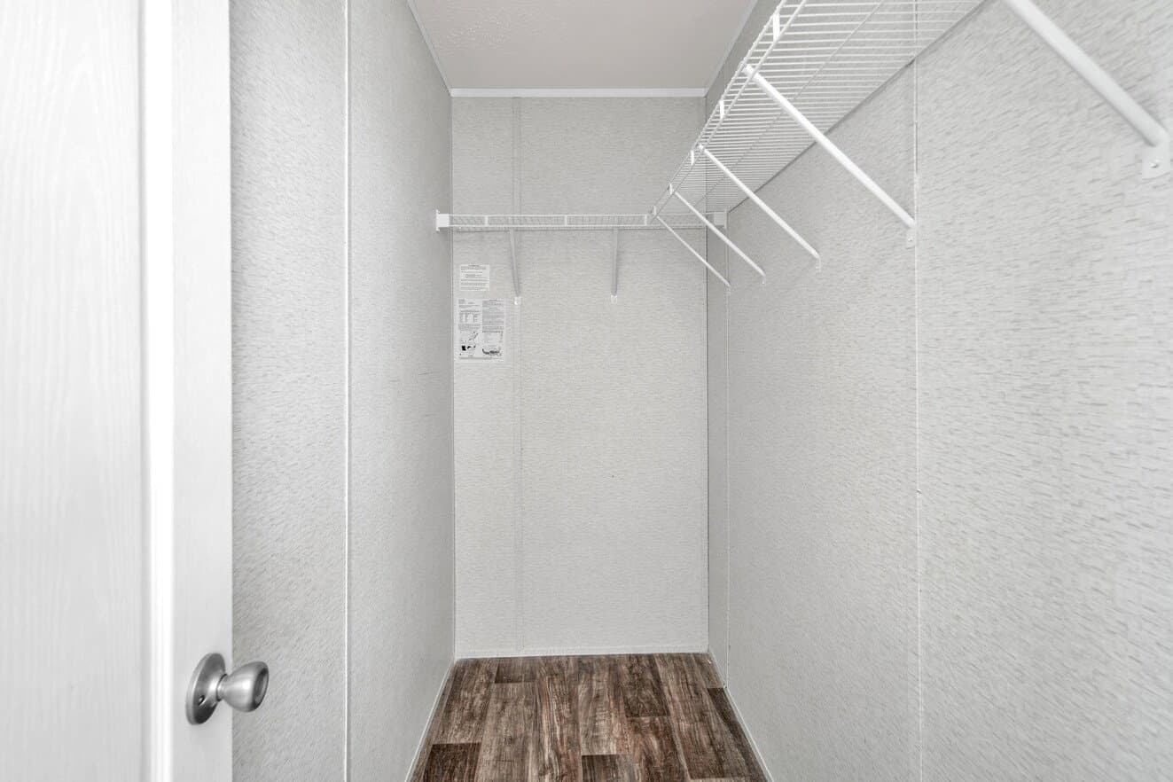 Valu maxx premier 16763a interior home features