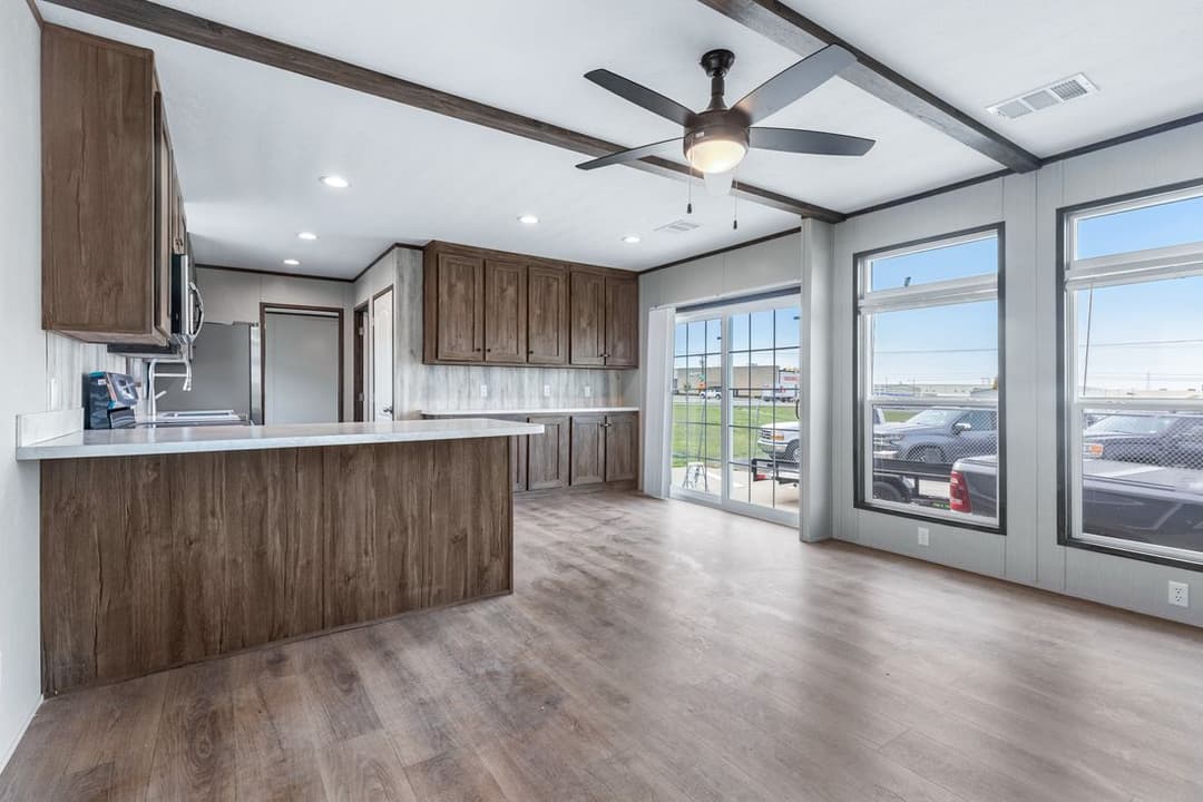 Anniversary 16683b interior home features