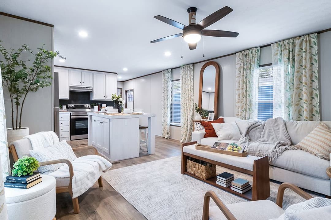 Select 16723i interior home features