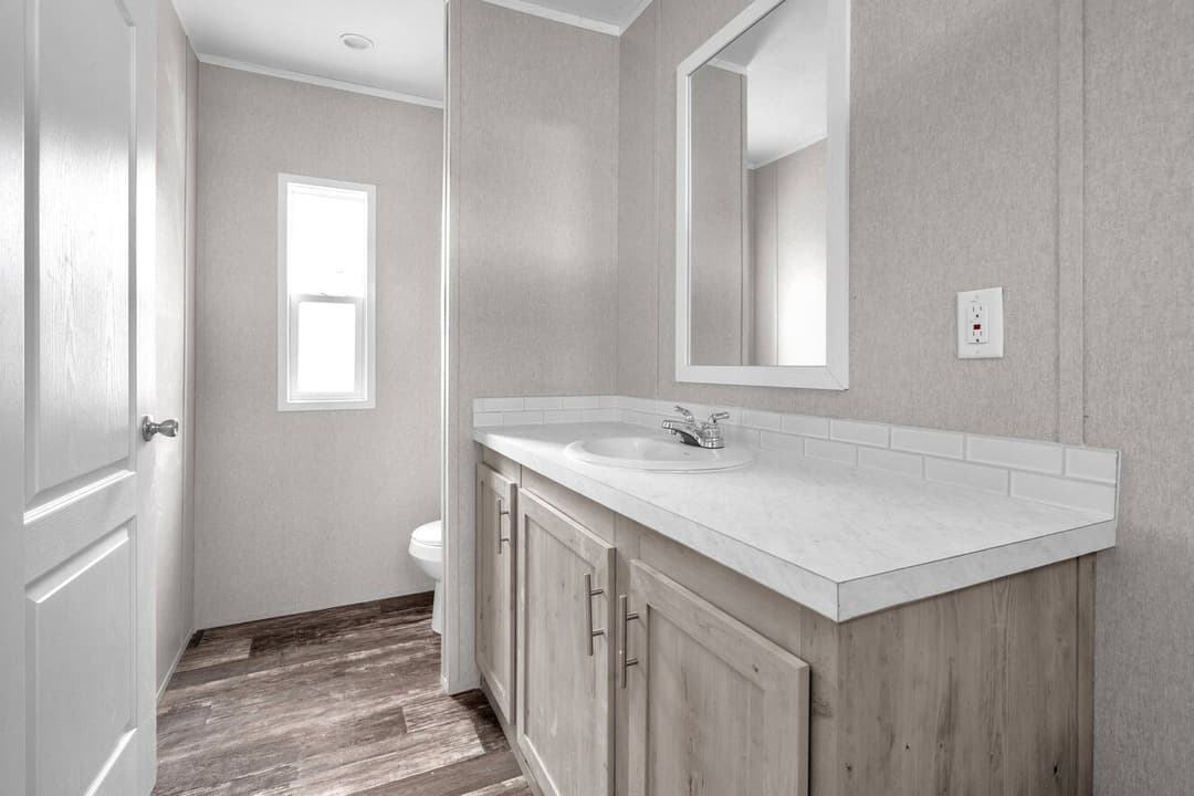 Verde ranch 14602n bathroom home features