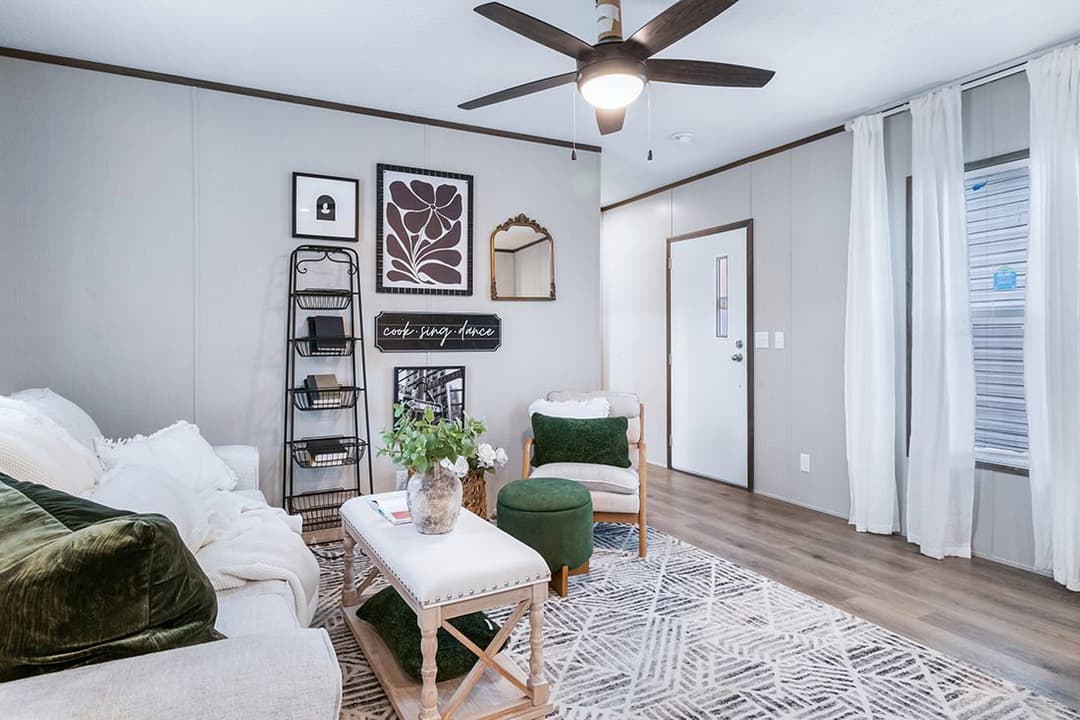 Select 16562a interior home features