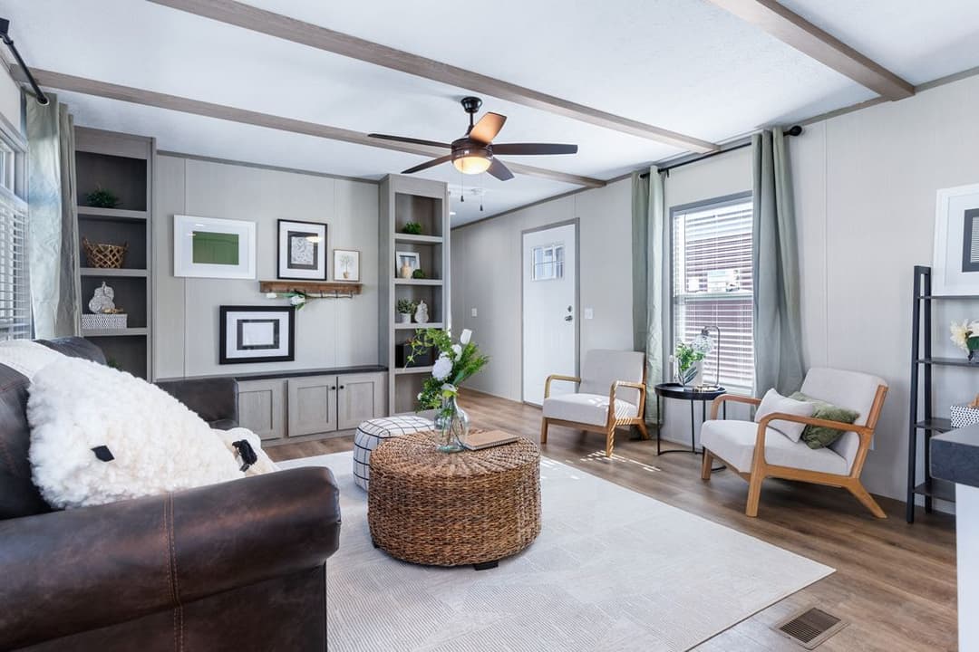 Anniversary 16763i interior home features