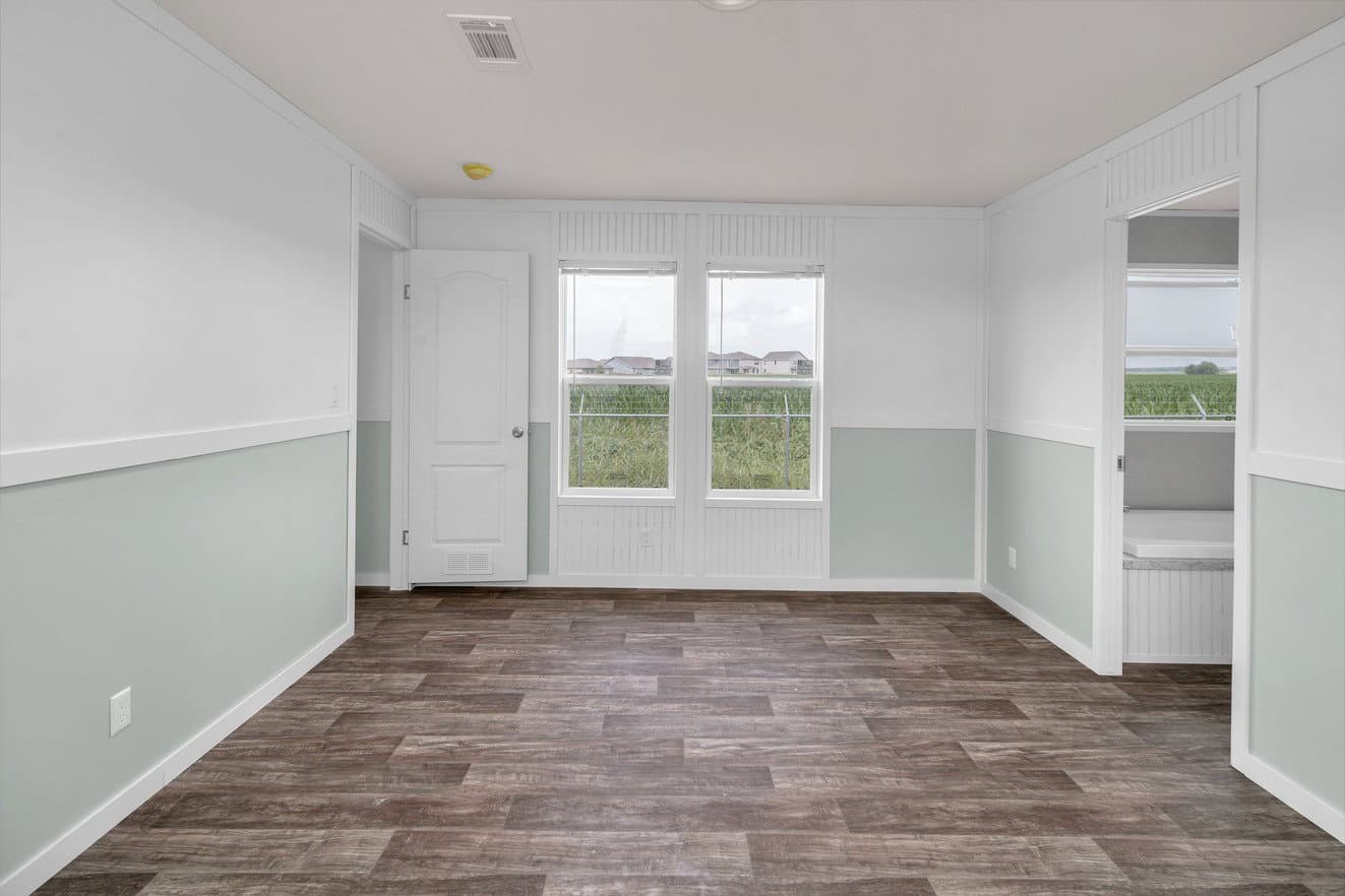 Valu maxx premier 16763a bedroom home features
