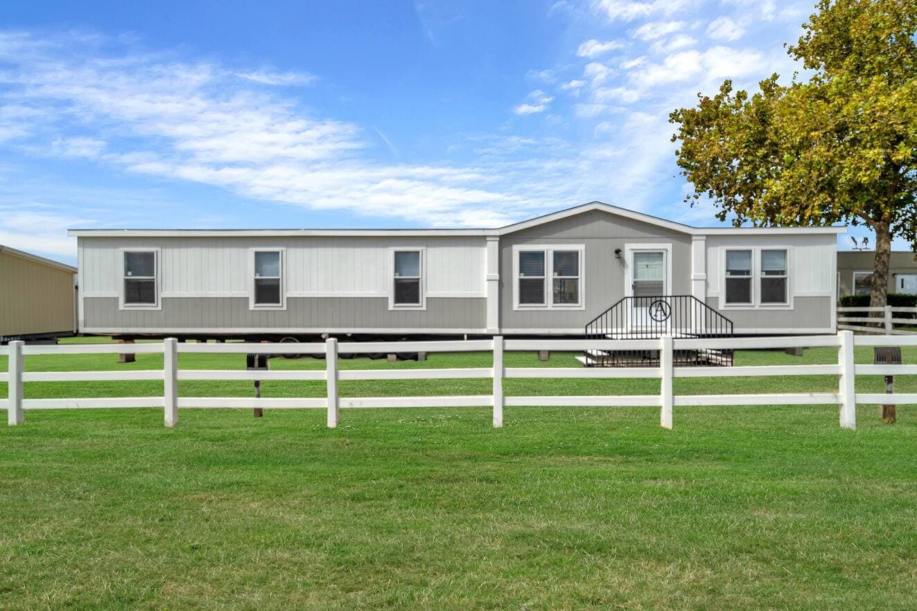 Valu maxx premier 32684f hero, exterior, and elevation home features