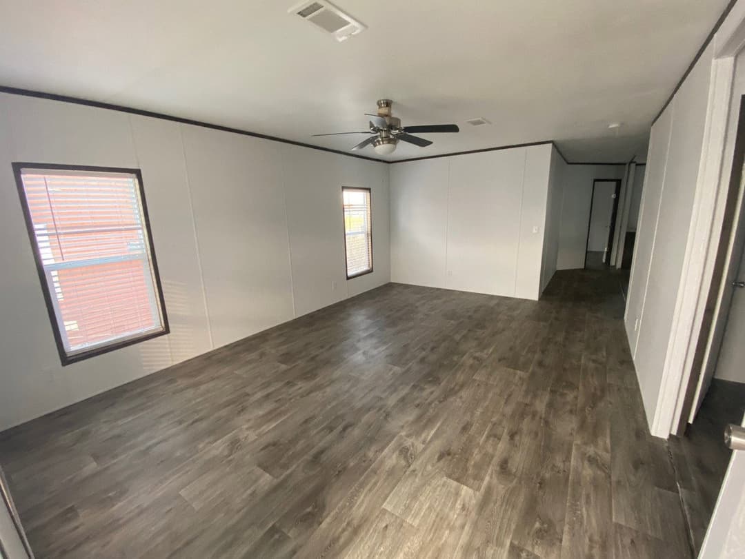 Pinnacle 28523f interior home features