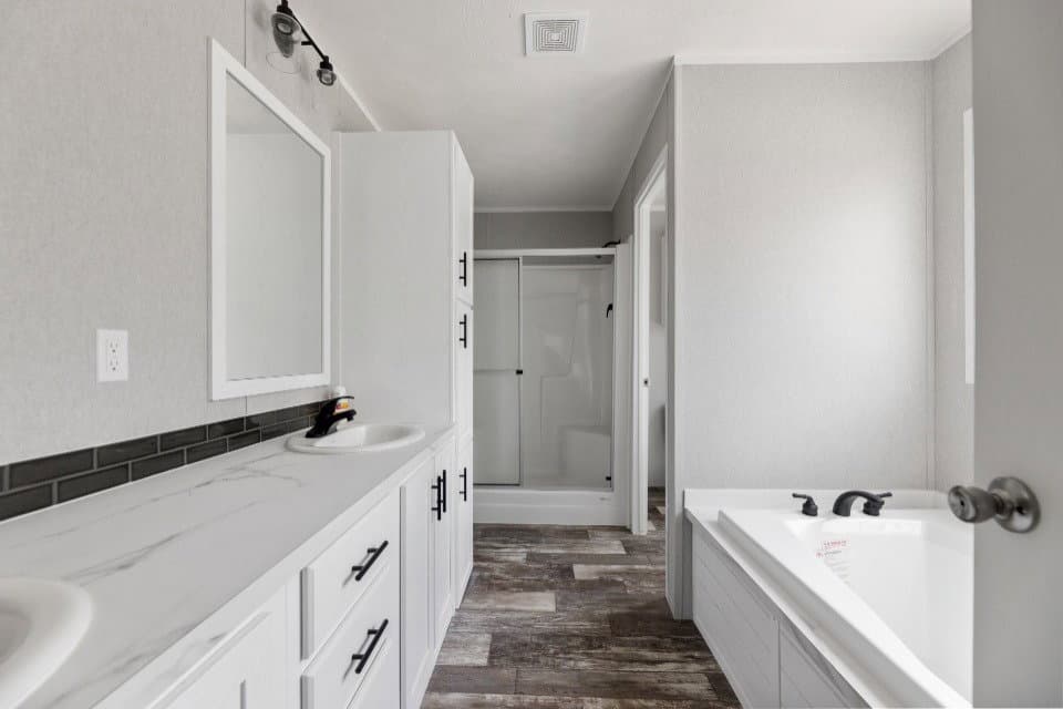 Verde ranch 28603n bathroom home features