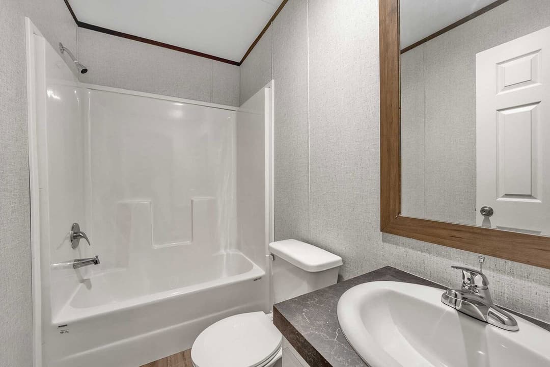 Pinnacle 28483p bathroom home features