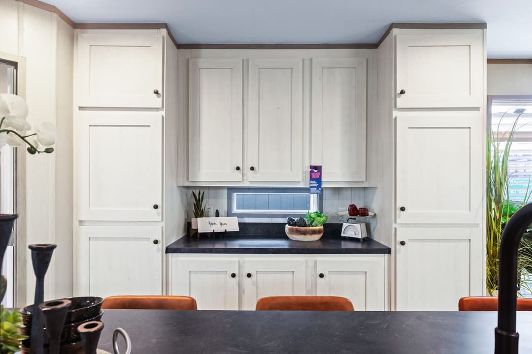 Anniversary 16763s interior home features