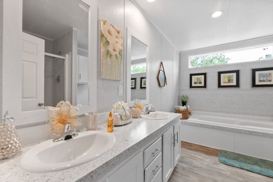 Pinnacle 28603p bathroom home features